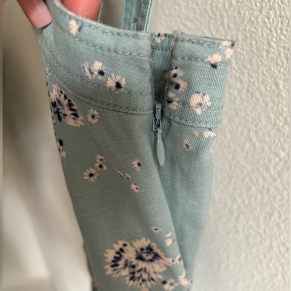 Women’s GAP dress size 4 - Picture 2 of 4